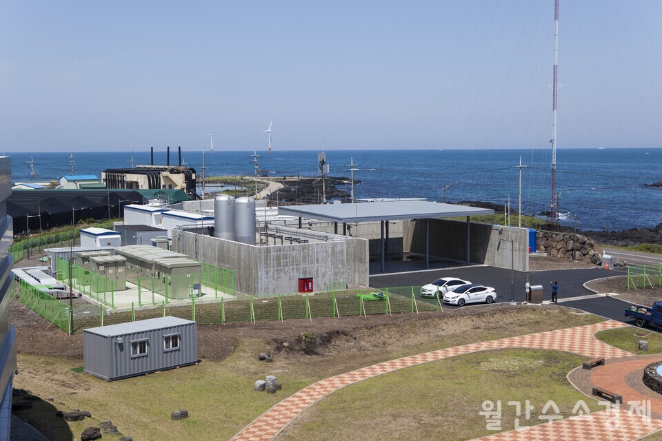 제주도는 버려지는 전력이 많은 만큼 섹터커플링 기술 연구에 앞장서고 있다. 사진은 제주 행원리 P2G 그린수소 실증 현장.