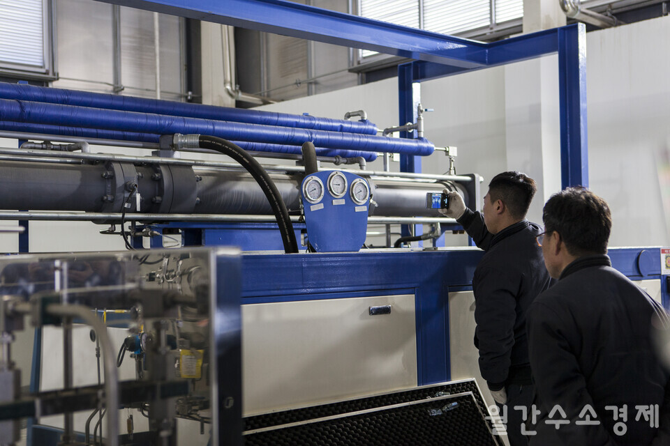 지티씨에서 만든 왕복동 피스톤 압축기로 ‘창원 미래차전환 종합지원센터’ 수소충전소(연구용)에서 테스트를 진행하고 있다. 