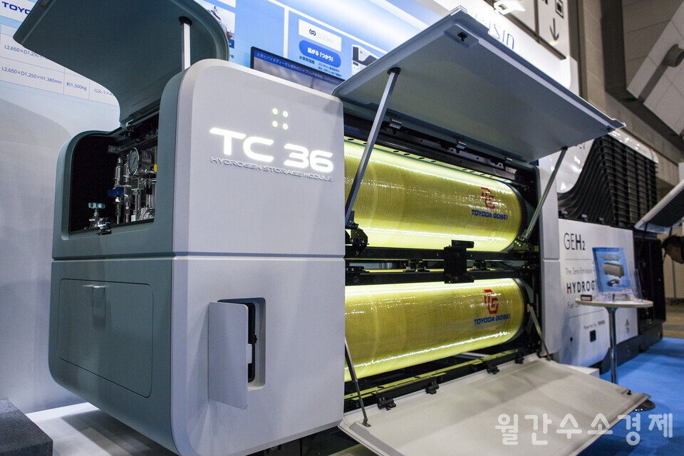 36kg의 수소를 저장할 수 있는 도요타의 모듈형 저장탱크인 TC36.