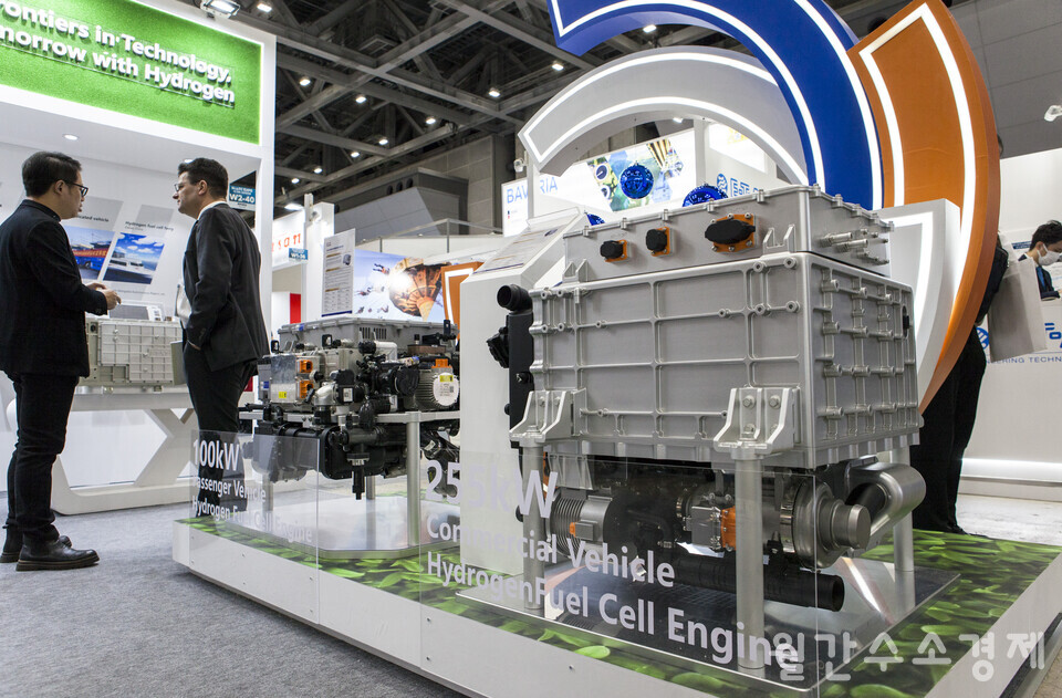 중국 장성자동차의 자회사인 FTXT가 출품한 100kW, 255kW급 연료전지시스템.