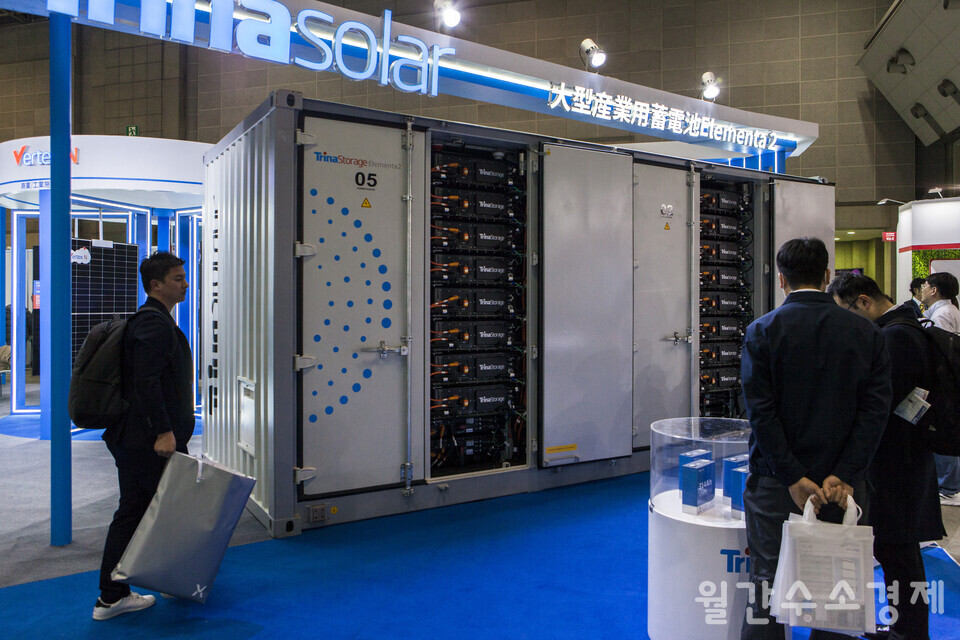PV EXPO 전시장에서 본 트리나솔라의 4MWh 배터리저장장치.