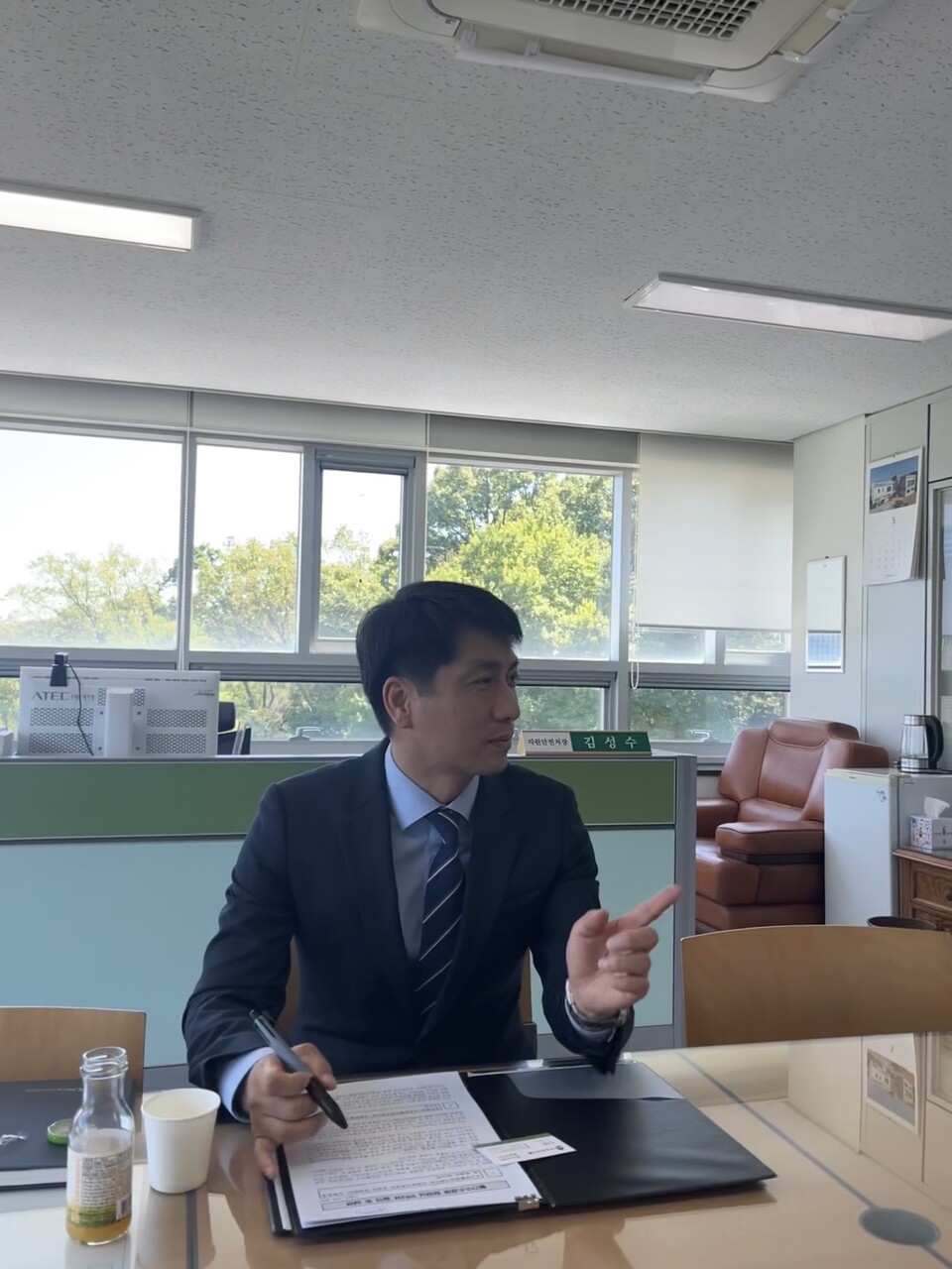 김지민 팀장이 ‘토토 사이트’와 인터뷰를 하고 있다.