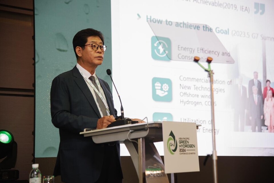 김재홍 H2KOREA 회장이 APGH 행사에서  기조연설을 하고 있다.(사진=H2KOREA) 