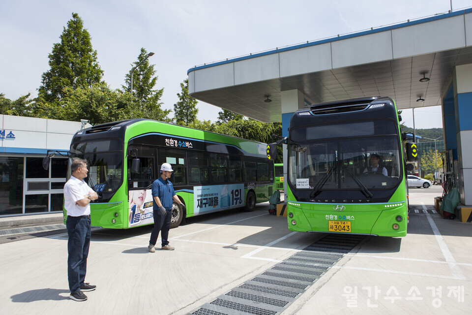 버스 충전 대수가 52대로 늘었지만 현실적으로 적자를 면하기는 어려워 보인다.