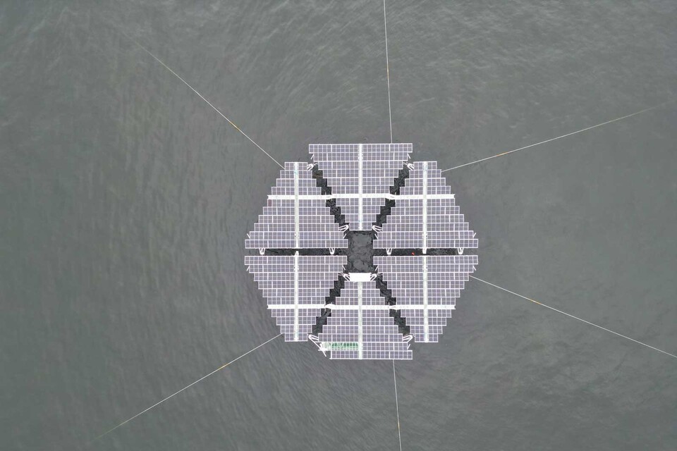 RWE가 솔라덕과 함께 해상에 시범 설치한 부유형 태양광 실증 설비.(사진=RWE)