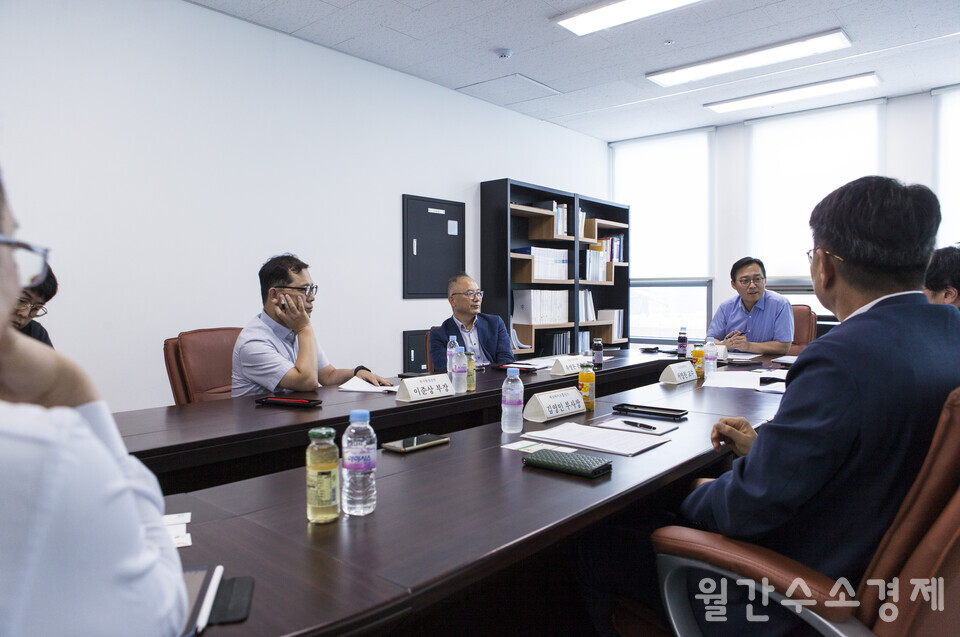 토토 사이트는 창간 7주년을 맞아 지난 7월 4일 수소지식그룹 대회의실에서 폐자원 활용 수소생산 활성화 방안을 논의하는 전문가 좌담회를 열었다.  