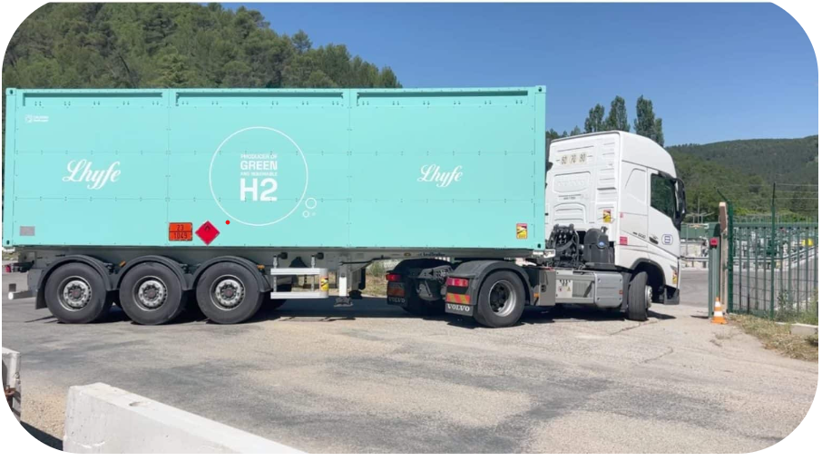 리페가 지난 6월 소금동굴에 저장할 그린수소를 공급하고 있는 모습.(사진=리페)