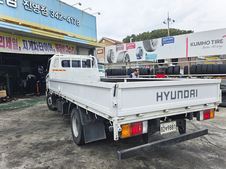 2014년형 3.5톤급 마이티 차량으로 올해 2월에 수소발생기를 장착해 테스트 운행 중이다.(사진=캠프티)