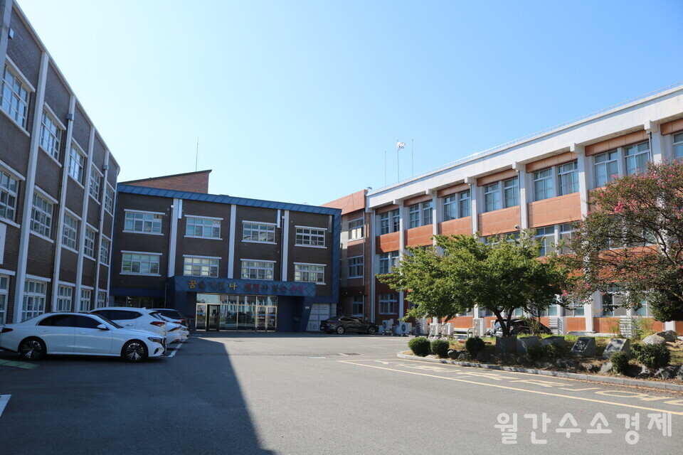 수소에너지고등학교로 전환되는 '전북하이텍고등학교' 본관.