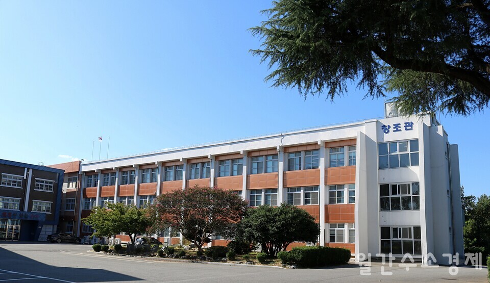 전북하이텍고등학교 창조관.