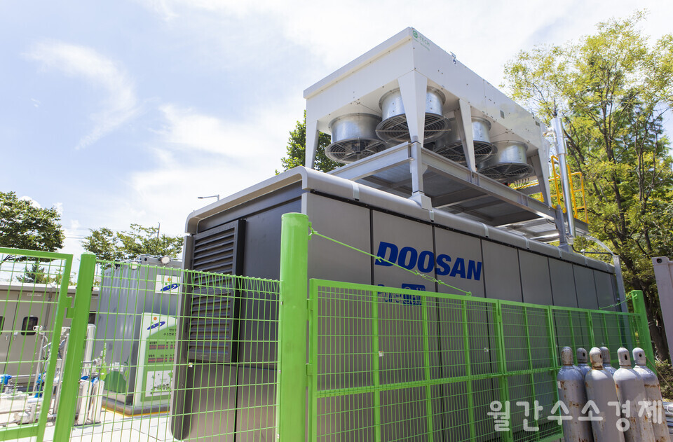 안산 원포공원에 설치된 두산퓨얼셀의 440kW 수소 전용 PAFC 연료전지.