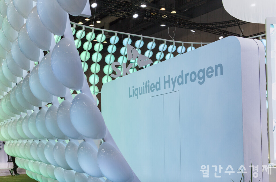H2 MEET 2022 전시회의 SK그룹 부스로 액화수소 사업에 대한 의지를 엿볼 수 있다.