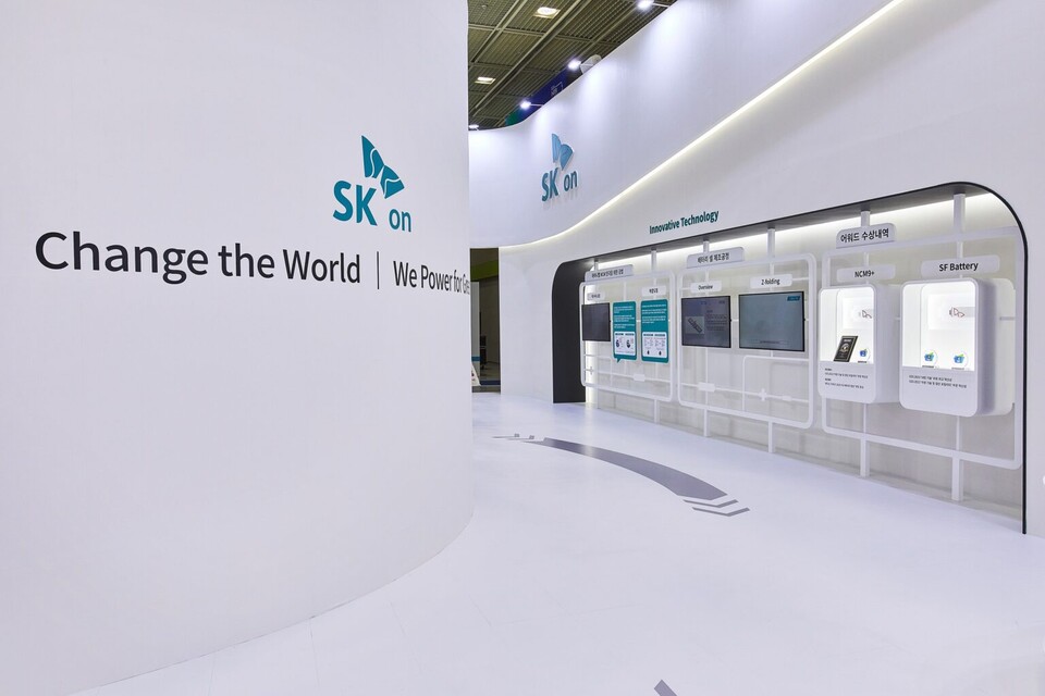 서울 강남구 코엑스에서 열린 배터리 산업 전시회 ‘인터배터리 2024’ 행사장 내 SK온 부스 전경.(사진=SK이노베이션 E&S) 