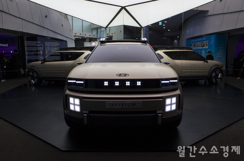 현대차가 공개한 수소전기차 콘셉트카 이니시움.
