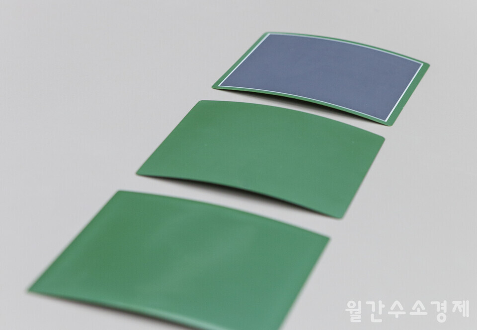 하이덴코 코리아는 한국에너지기술연구원에서 기술이전을 받아 엘코젠과 동일한 두께의 하프셀, 단전지 개발에 성공했다.