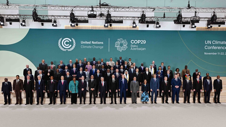 COP29에 참석한 각국 대표들이 기념촬영을 하고 있다.(사진=COP29)