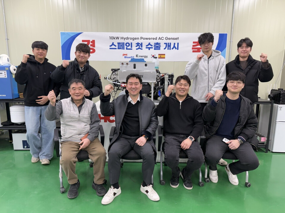 블루에프씨는 국내 최초로 스페인에 10kW 순수 수소연료전지 발전기를 수출했다.(사진=블루에프씨)