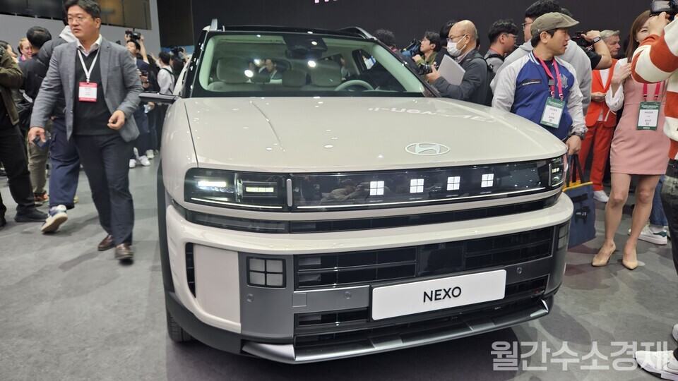 7년 만에 완전 변경을 거친 신형 넥쏘.