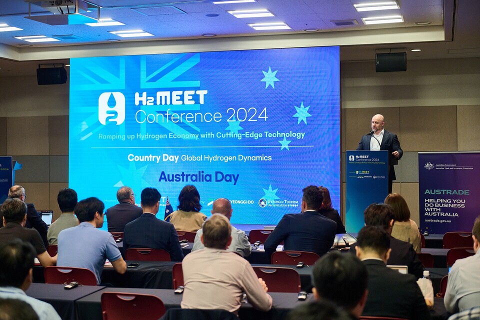 H₂ MEET 컨퍼런스 2024 컨트리데이 행사에서 호주의 관계자가 발언하고 있다.(사진=WHE 2025 조직위)