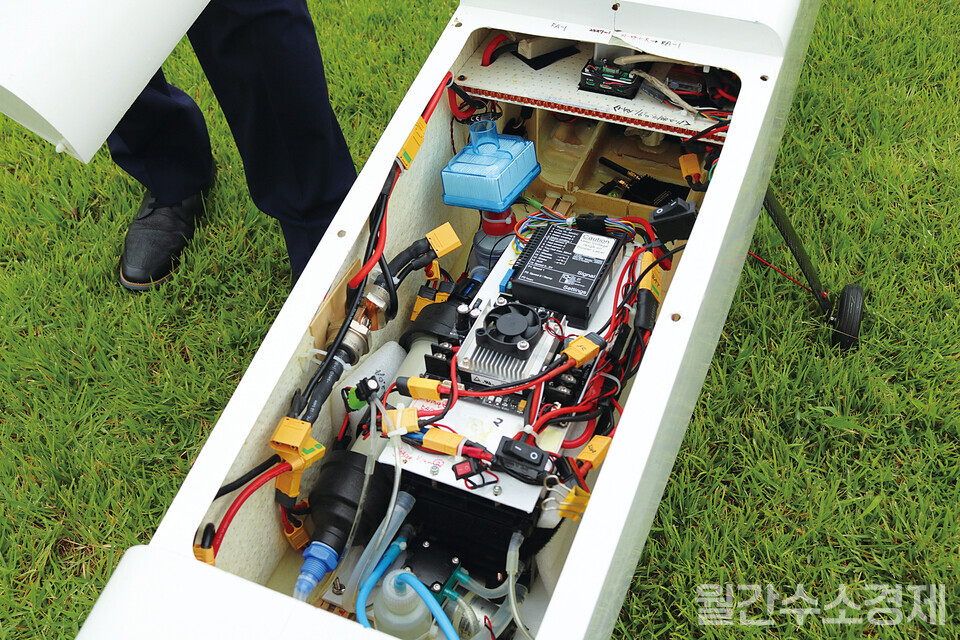 기체 앞부분에 설치된 연료전지 추진 시스템.(사진=박상우)