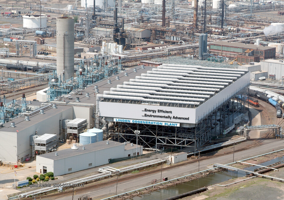 한화가 수소혼소 가스터빈 개조 사업을 수주한 미국 뉴저지의 린든 열병합발전소(Linden Cogeneration Plant) 전경.(사진=한화)