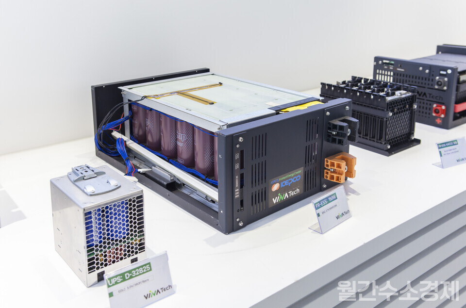 한전과 함께 개발한 1MW급 FR 슈퍼커패시터.(사진=성재경 기자)