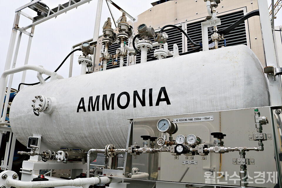 암모니아 연료전지 추진선박에 탑재된 암모니아 저장용기로, 최대 저장용량은 약 1톤이다.(사진=박상우 기자)