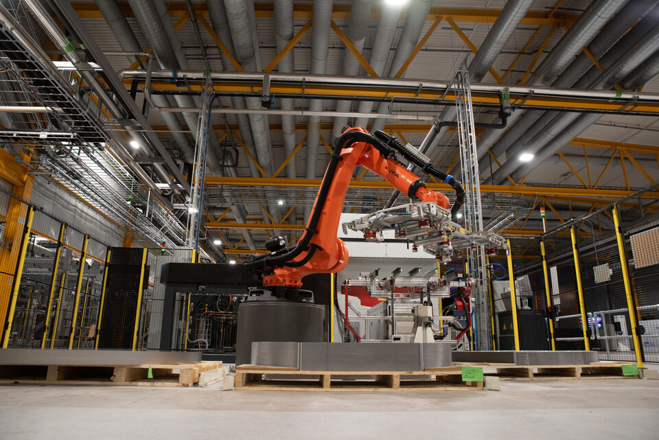 노르웨이 헤뢰야 공장에 설치된 넬 사의 수전해 스택 자동화 라인.(사진=Nel)