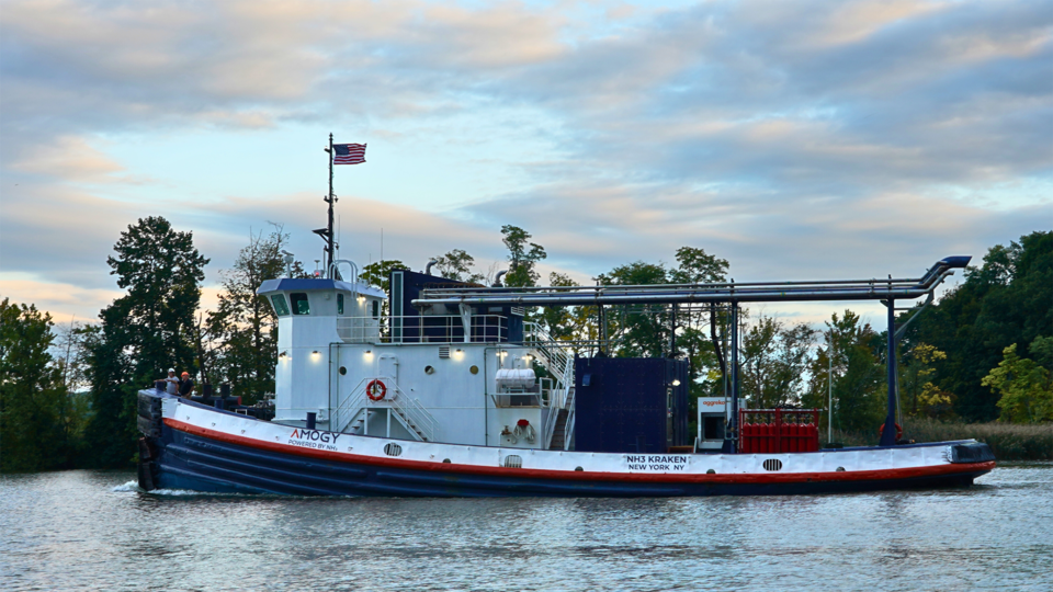 아모지가 기존 선박의 내연기관 엔진을 개조해 운항 실증에 성공한 암모니아 추진 예인선인 NH₃ 크라켄.(사진=아모지)