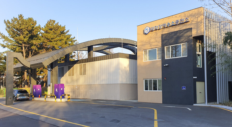 배관으로 수소를 공급받는 울산의 태화강역 수소충전소.(사진=울산광역시)