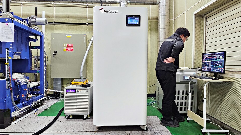 이번 테스트에 사용된 3kW급 LNG 기반 SOFC 시스템.(사진=에이치앤파워)