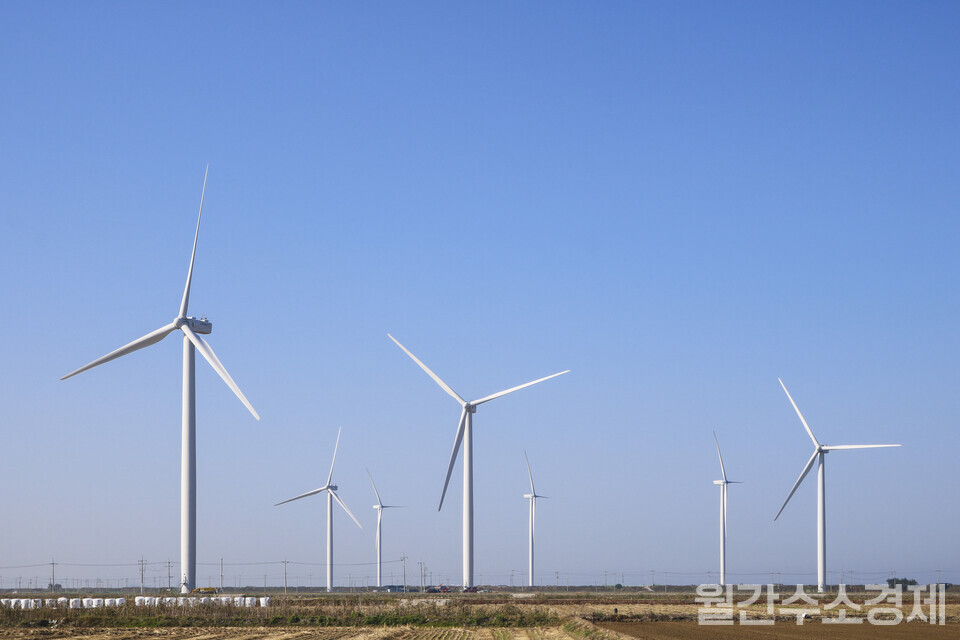 영광백수풍력발전단지는 국내 최대 규모로, 총 180MW에 달하는 78기의 풍력발전기가 설치되어 있다.(사진=성재경 기자)