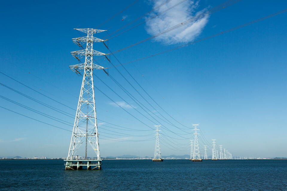 호남권에서 생산되는 재생에너지를 수도권으로 보내는 전력망 고속도로가 들어선다.