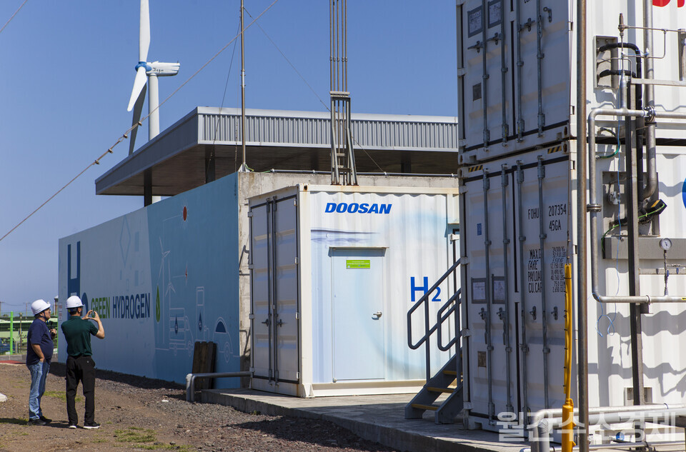 제주 행원리의 3.3MW 그린수소 생산실증 현장으로 최근 직접 전력구매계약(PPA)을 통해 그린수소 인증 확보에 나섰다.(사진=성재경 기자)